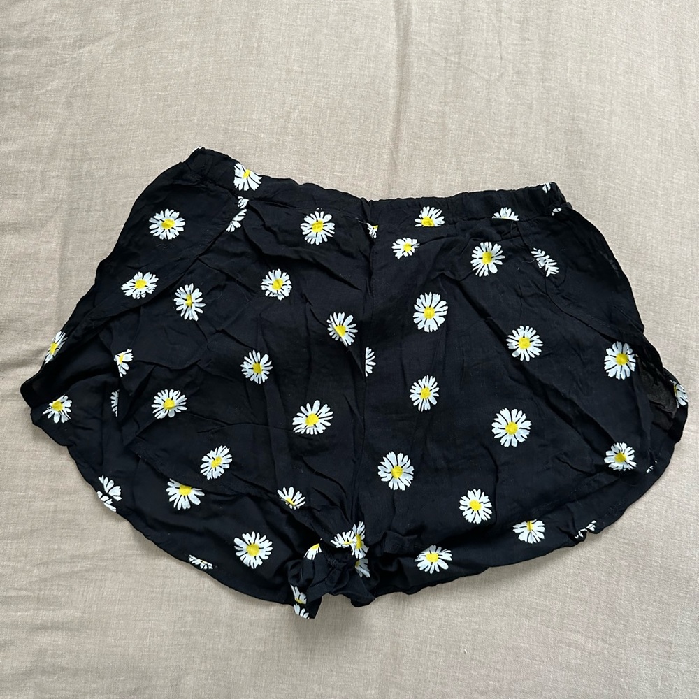 Brandy Melville daisy shorts
